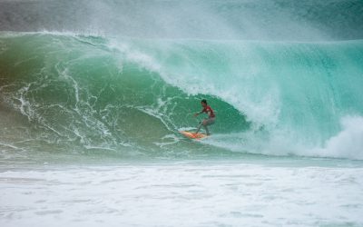 JACK ROBINSON MASTERS SUPERTUBOS AS A BUILDING SWELL SLAMS THE MEO RIP CURL PRO PORTUGAL